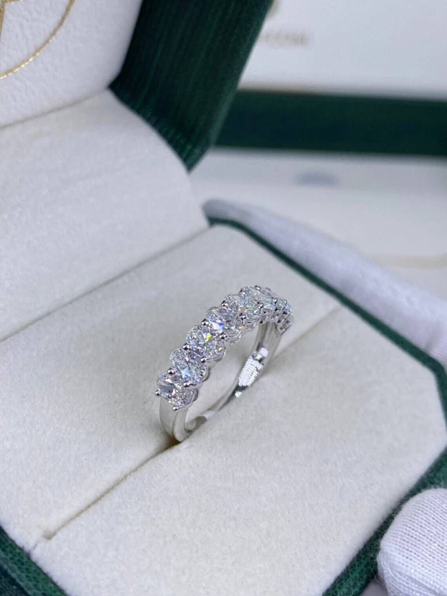 Anillo de diamantes en estuche